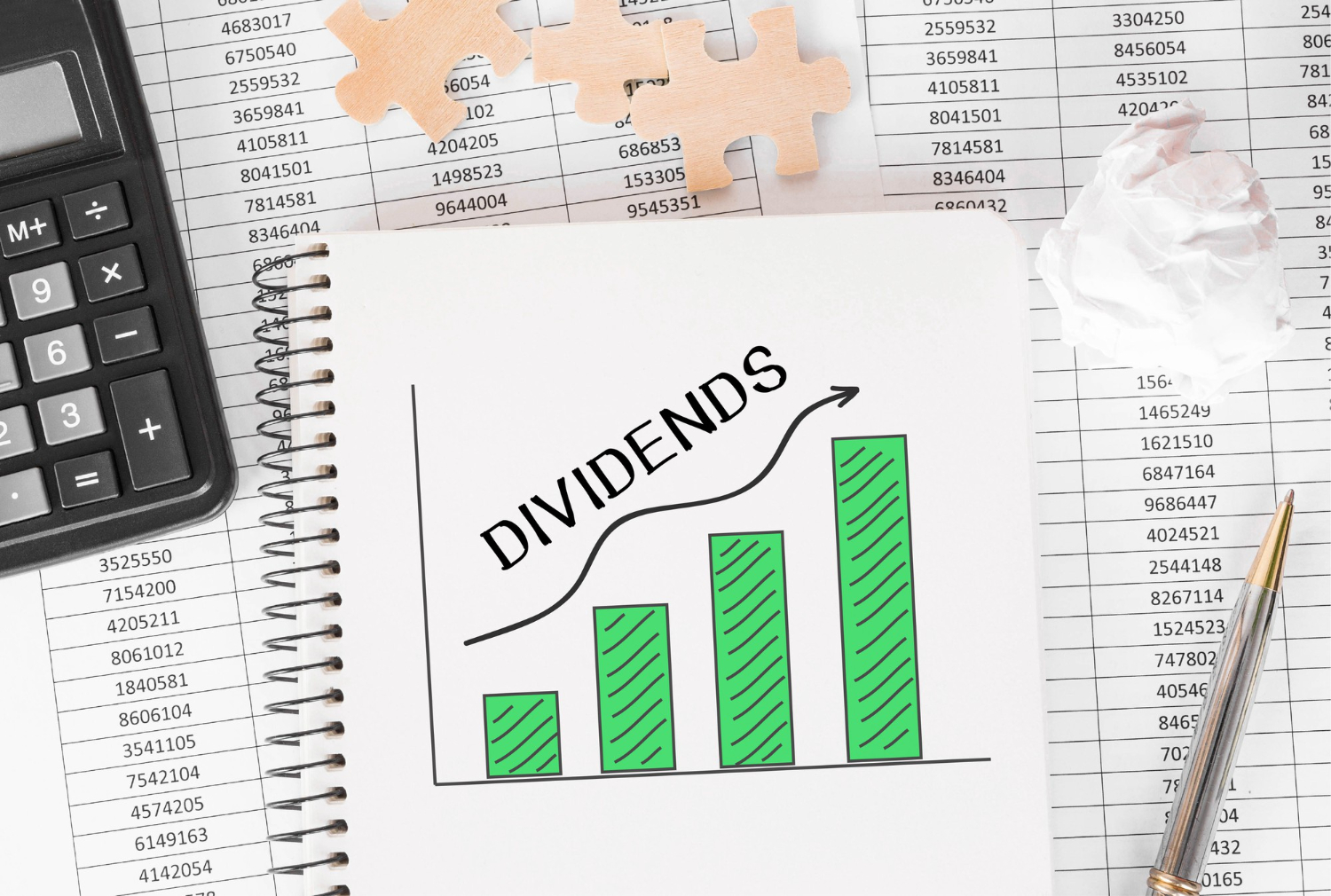 Illustration of calendar with US stocks paying monthly dividends